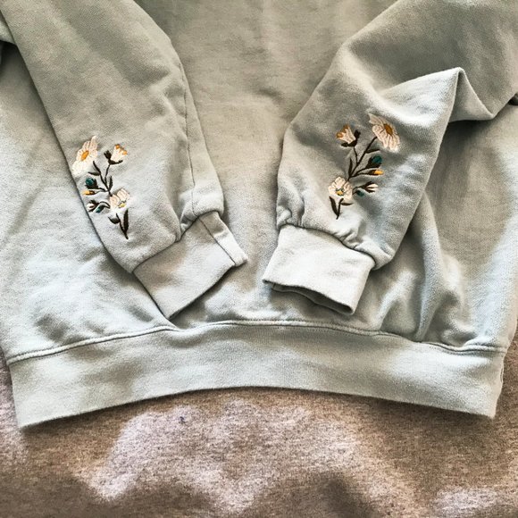 Flower embraided sweater - Picture 9 of 11